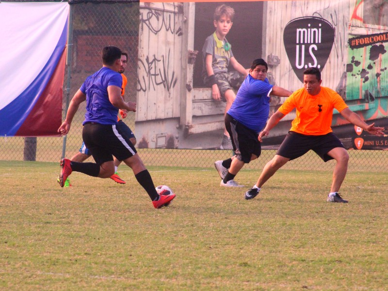 foto de Diversión deportiva entre docentes