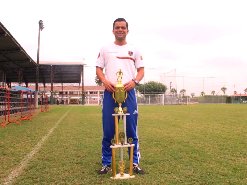 foto de DT Rizzo: "Se peleó hasta el final en el BA CUP"